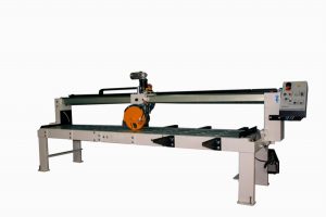 Ľahká skracovacia píla TRF-A