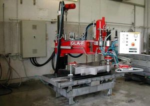 GLA-F - kĺbové brúsne a frézovacie rameno pre frézovanie, vŕtanie a brúsenie na pomníky, kuchynské platne a umývacie stoly.