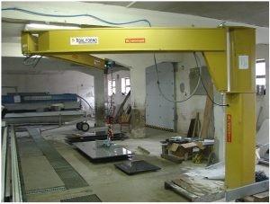 STĹPOVÝ ŽERIAV S KĹBOVÝM RAMENOM DAL FORNO. Zákazník: Kamenárstvo Maniš, s. r. o.